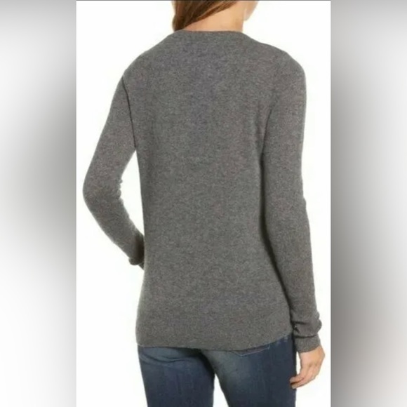 V-Neck Cashmere Sweater - Picture 3 of 8